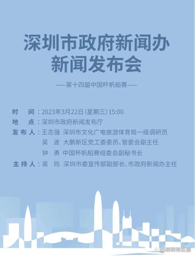 柏林由两位天使守护着，一个是对人世疾苦隔岸观火的卡西尔，另外一个是经常感怀于人类疾苦的丹密尔（布鲁诺•甘茨 Bruno Ganz 饰）。二人穿戴广大的天使袍，在城市遍地浪荡，聆听人们的祷告，默默不雅察人们的心里世界。马戏团玛瑞安（苏韦戈•多马丁Solveig Dommartin 饰）的苦衷引来了丹密尔的同情，由于马戏团经营不善，面对倒闭，玛瑞安满心懊恼。这个马戏团的天使演员令丹密尔动了凡心，他决议化作常人，寻求一段完竣豪情。